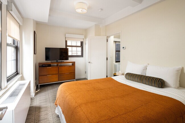 437 E 49th St unit ID1058846P, New York, NY 10017 - photo 3