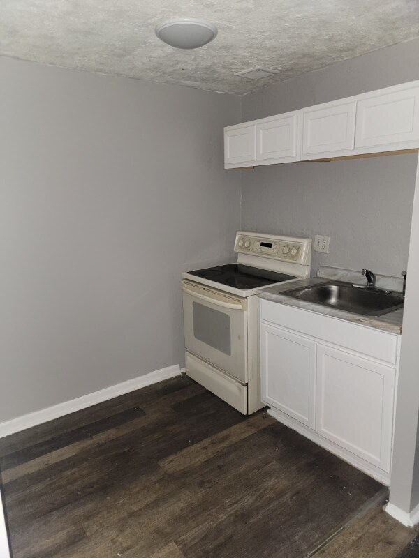 13540 Superior Rd unit 205, East Cleveland, OH 44112 - photo 4