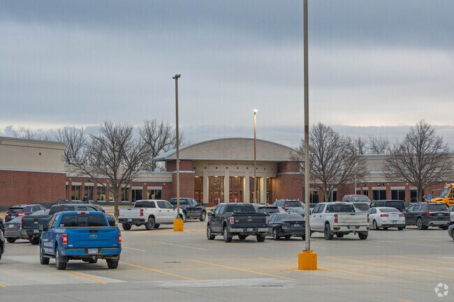 Redwood Valley Senior High offers AP courses and career programs for Redwood Falls learners.