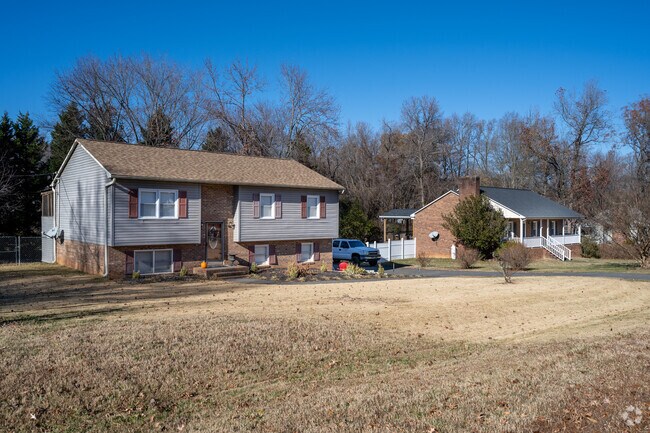 There are a variety of homes in the Piney Grove neighborhood, including split-level homes.