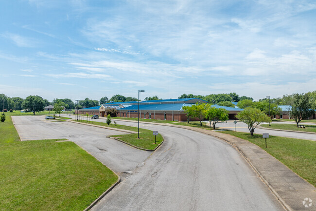 Sango Elementary School has ample parking for all parents and teachers in Clarksville.