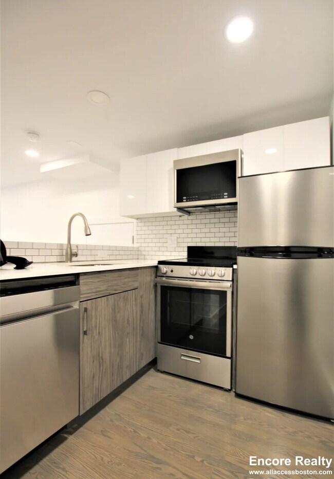 27 Phillips St unit 1, Boston, MA 02114 - photo 3
