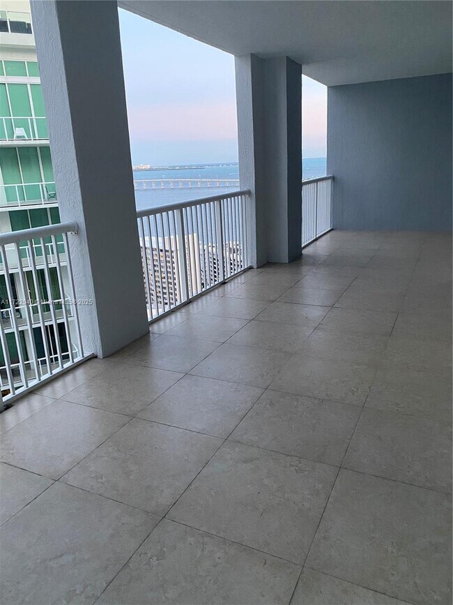 170 SE 14th St unit 1405, Miami, FL 33131 - photo 6