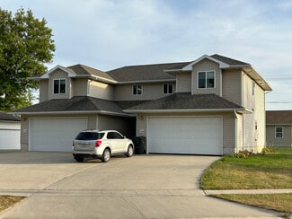 1528 Starview Dr, Cedar Falls, IA 50613