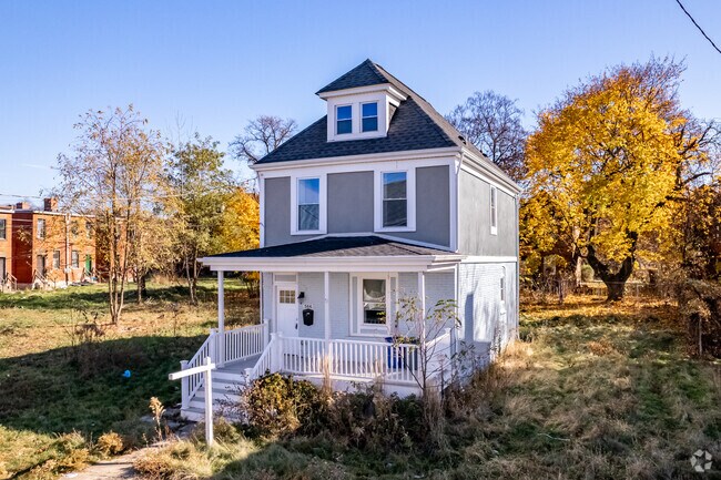 American Foursquare homes are in the Homewood South area.