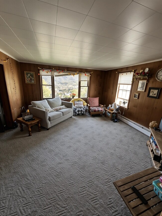 1239 Cumberland Head Rd Unit B, Plattsburgh, NY 12901