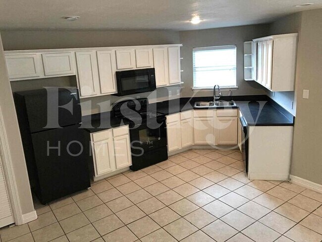 214 N Native Ln, Houston, TX 77022 - photo 4