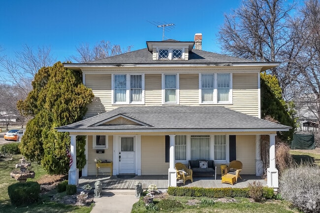 American foursquare architecture in the heart of Downtown Nampa.