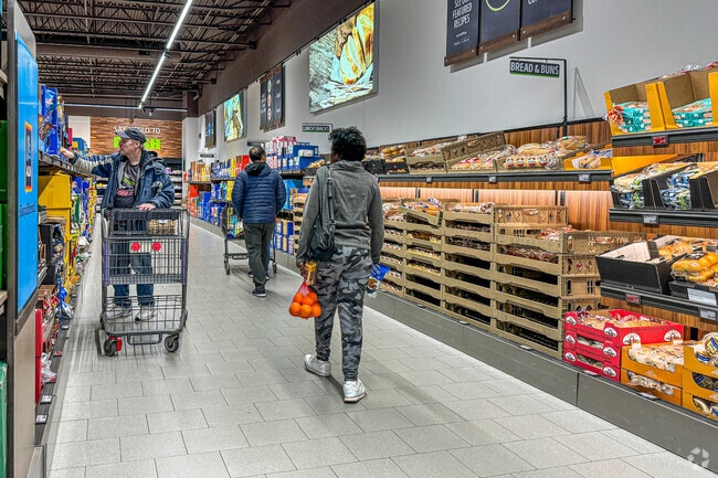 Aldi is conveniently located on the edge of the Como Park neighborhood.