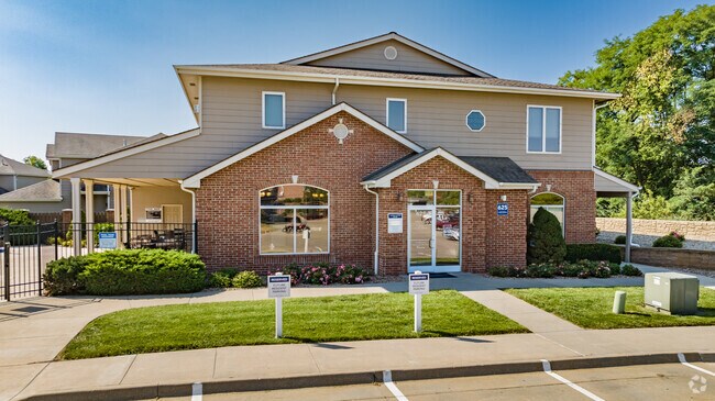 Pebblebrook Apartments, Manhattan, KS 66503 - photo 4