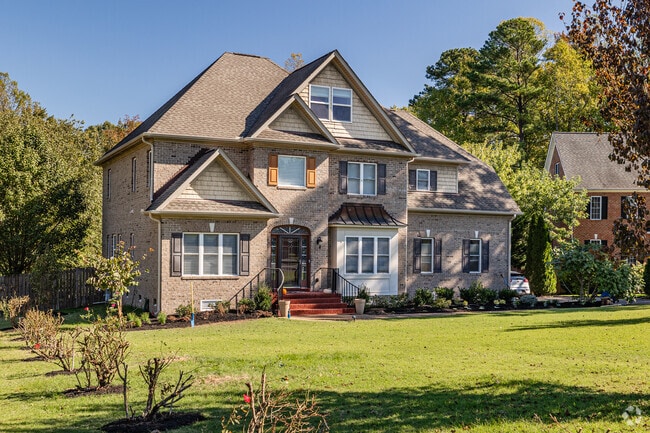 Find modern construction in Mooreland Farms that is perfect for your family.