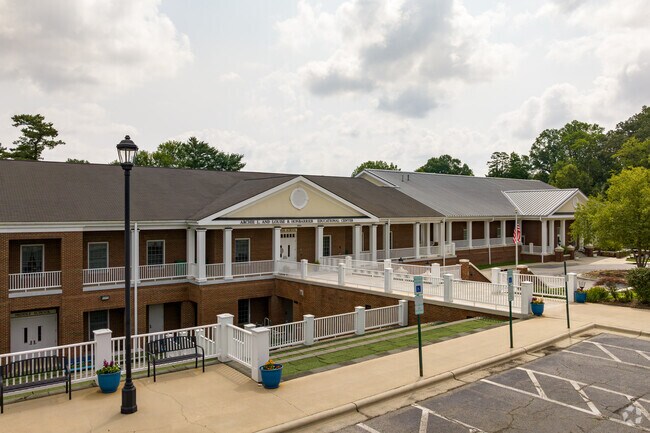 High Point Friends School scores a 3.9 rating on GreatSchools reviews.