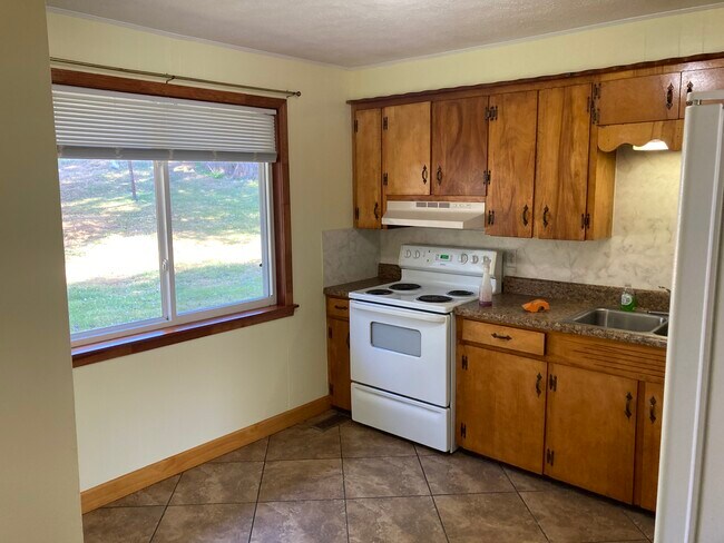 119 Betterley Place unit 2, Elizabethton, TN 37643 - photo 6