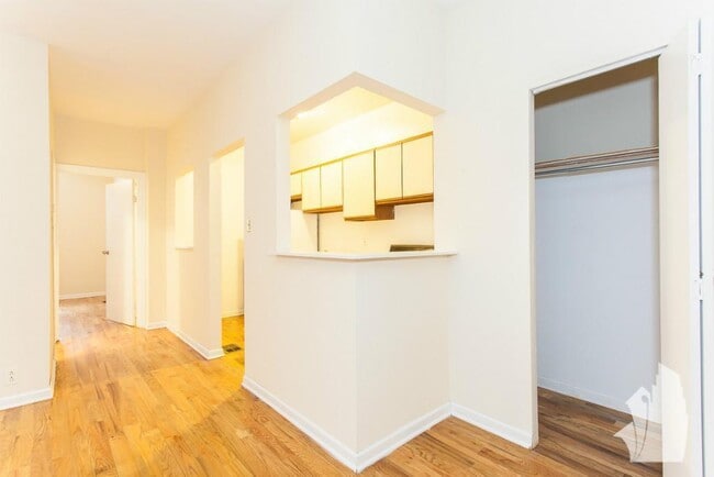 652 W Cornelia Ave unit 11, Chicago, IL 60657 - photo 4