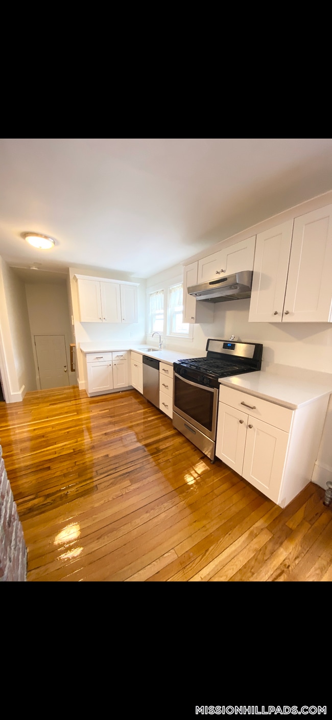 183 Hillside St, Boston, MA 02120