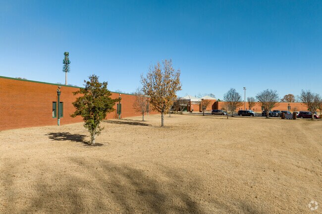 Lakeland Elementary teaches around 1049 students.