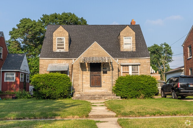 There are many Cape Cods in Glen Park.