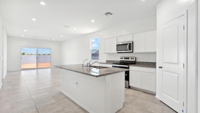 1318 W Hess Ave, Coolidge, AZ 85128 - photo 2