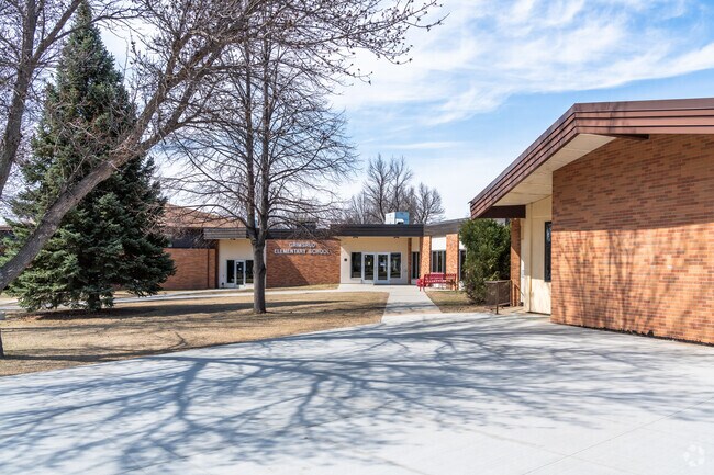 Grimsrud Elementary School has an average student to teacher ratio of 10 to 1.