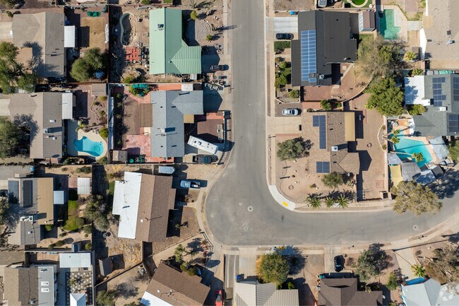 Wide streets with ample parking is standard in Casas Adobes.