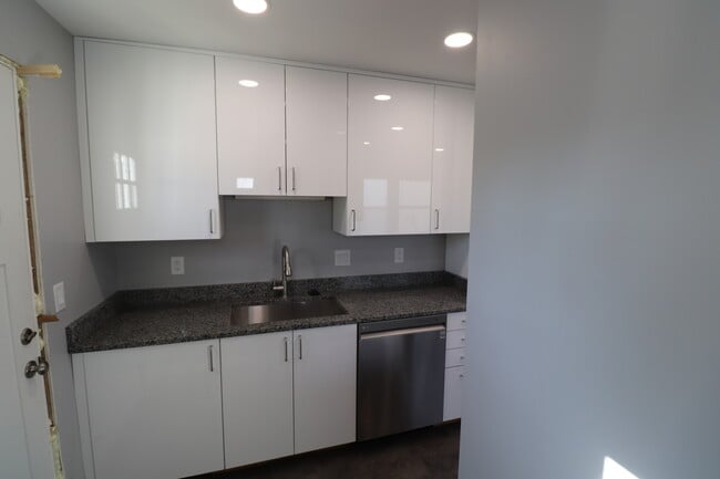 2022 E Saratoga St, Ferndale, MI 48220 - photo 4