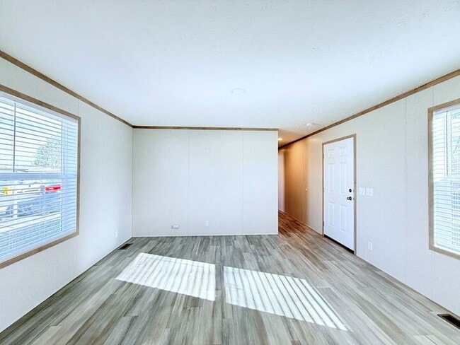 52919 N Zacharias Ct, Chesterfield, MI 48051 - photo 2