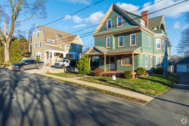 Dutch colonial-style houses are a more unique home option for Highlands residents.