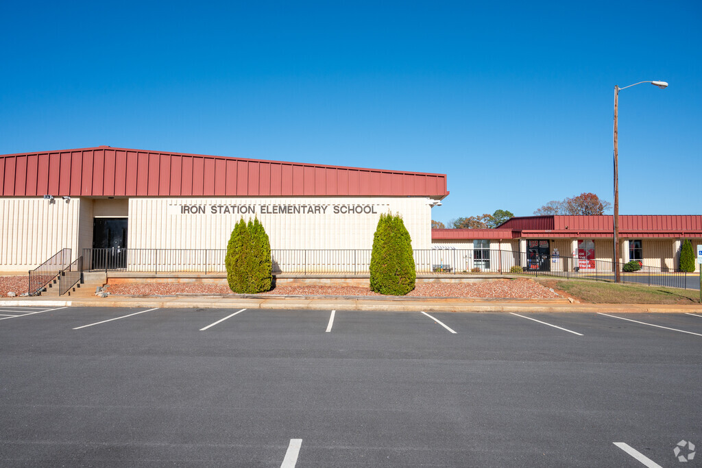 Iron Station Elementary School provides education in the neighborhood of 
Lincoln County.