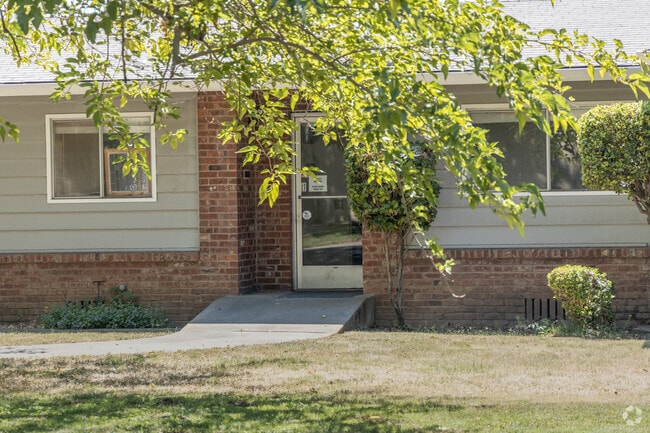 King's Christian School serves students in grades K-6.