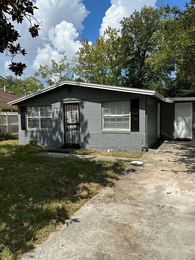 1981 Hardee St, Jacksonville, FL 32209 - photo 2