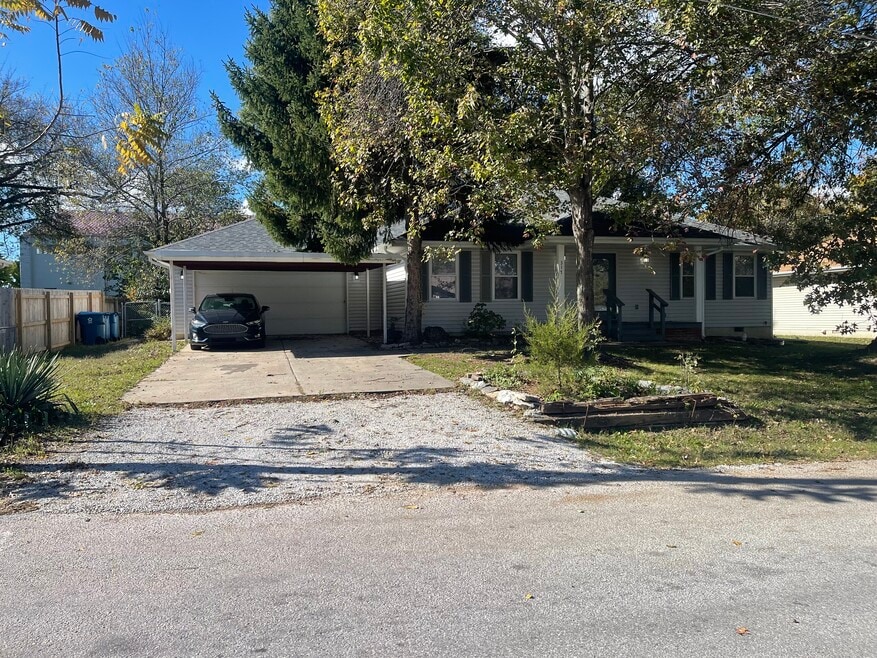 317 S Market St, Nixa, MO 65714 - photo 1