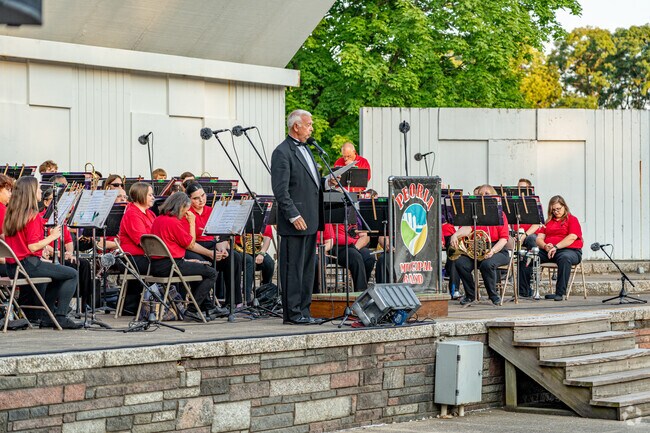 The Peoria Municipal Band consists of over 30 classically-trained professional Musicians.