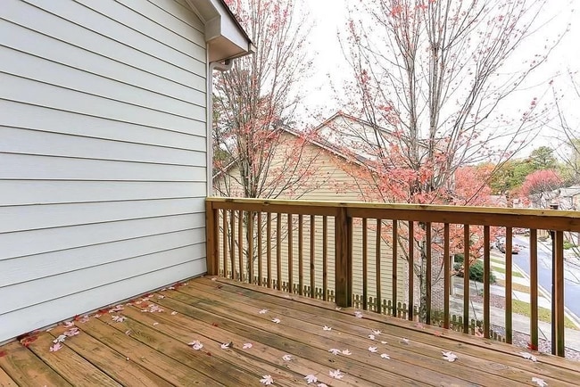 2933 Ashlyn Pointe Dr unit downstairs master, Atlanta, GA 30340 - photo 3