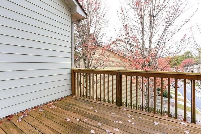 2933 Ashlyn Pointe Dr unit upstairs master, Atlanta, GA 30340 - photo 3