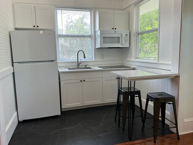 302 Live Oak St unit 4, New Smyrna Beach, FL 32168 - photo 6