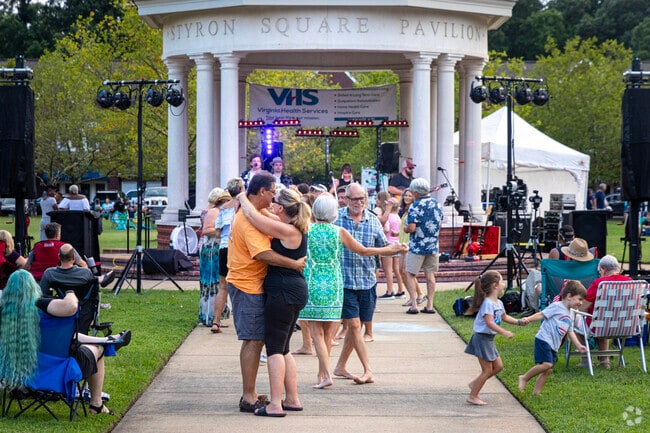 Port Warwick, just 2 miles west, hosts a free summer concert series for Saunders residents.