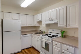 51 Keyes Dr, Peabody, MA 01960