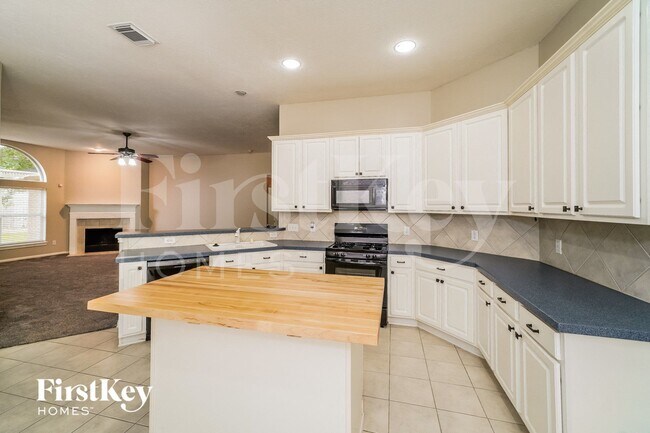 323 Diamond Bay Dr, Dickinson, TX 77539 - photo 7