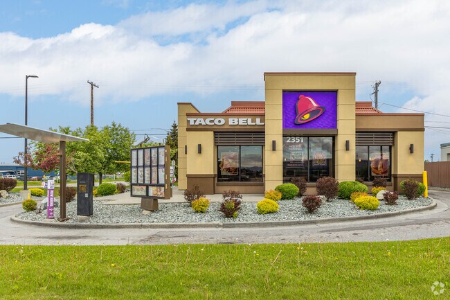 Fast food is commonplace in Russian Jack Park, and Taco Bell is one of the available options.