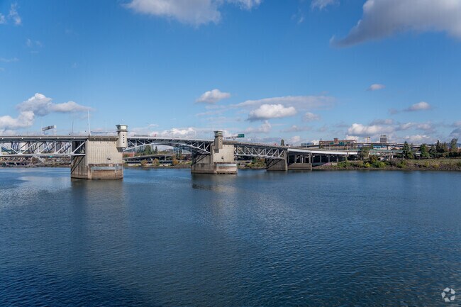 Classic Portland views of the Willamette are within reach of Overlook.