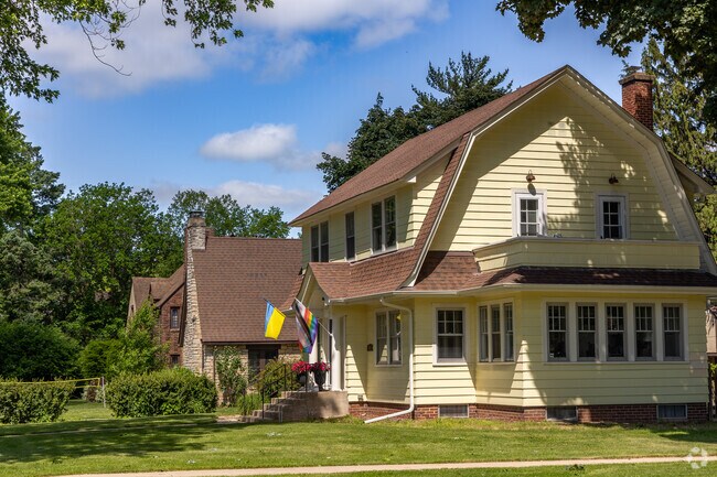 Larger homes can also be found in the neighborhood of Near West Galena.