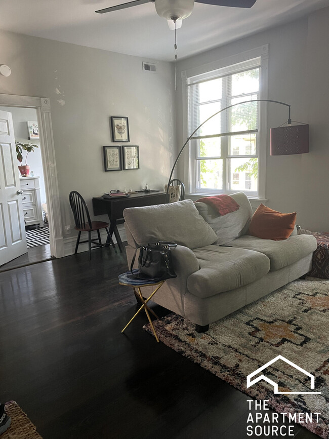 1446 W Fletcher St Unit 2R, Chicago, IL 60657