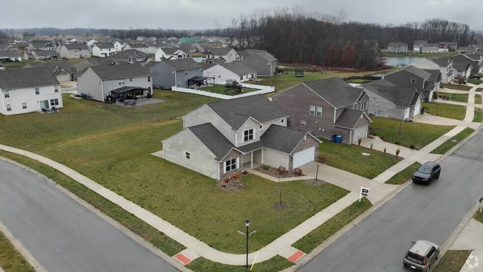 4922 Hammock Dr, Fort Wayne, IN 46818 - photo 2