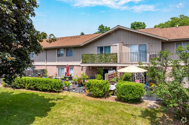 Mequon Parc Apartments, Mequon, WI 53092 - photo 2