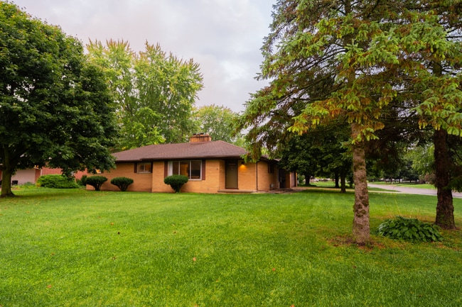 5205 Faircrest Ln, Saginaw, MI 48638 - photo 2