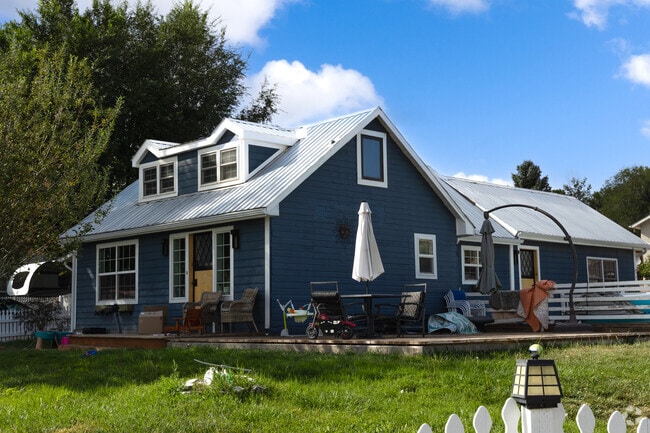 Bungalows from the 1940s to 1980s line Silt’s residential streets.