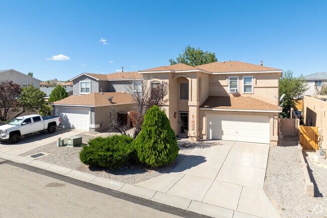 Stucco homes with tile roofs in Stonebridge Pointe range from $285K to $525K.