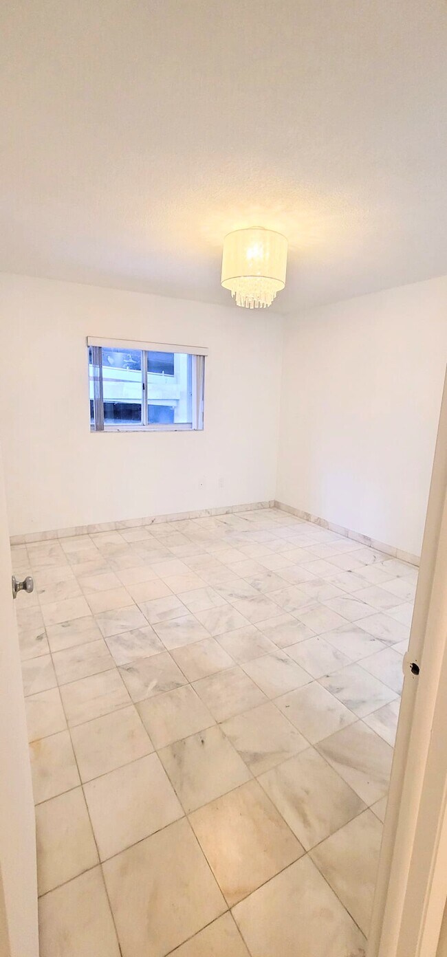 201 NW 7th St unit 403, Miami, FL 33136 - photo 6