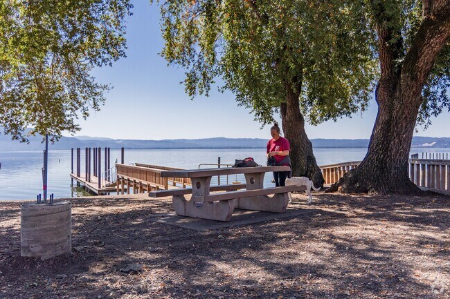 Keele Park in Nice offers picnic tables right by the lake.