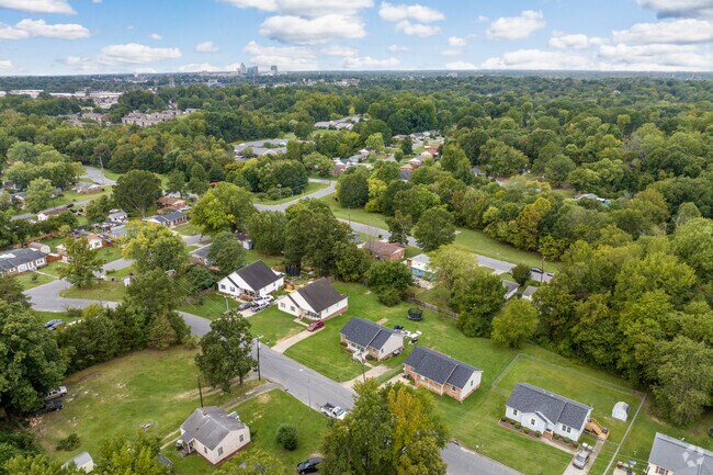 Some Phillips Ave homes have spacious yards.